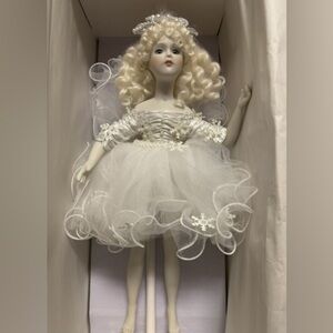 New in original box Marie Osmond Collector Dolls Sarafina Snowflake Christmas